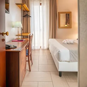 *** Hotel Flora Italie